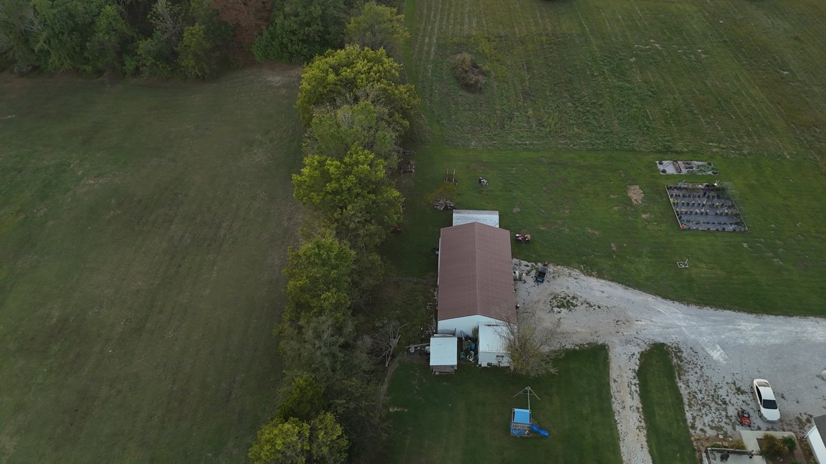 Drone 3d model of D A Automotive White Welding in logan aluminum gate Aerial drone 3d model in Lewisburg, Ky, US