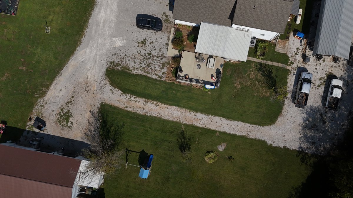 Drone 3d model of D A Automotive White Welding in logan aluminum gate Aerial drone 3d model in Lewisburg, Ky, US