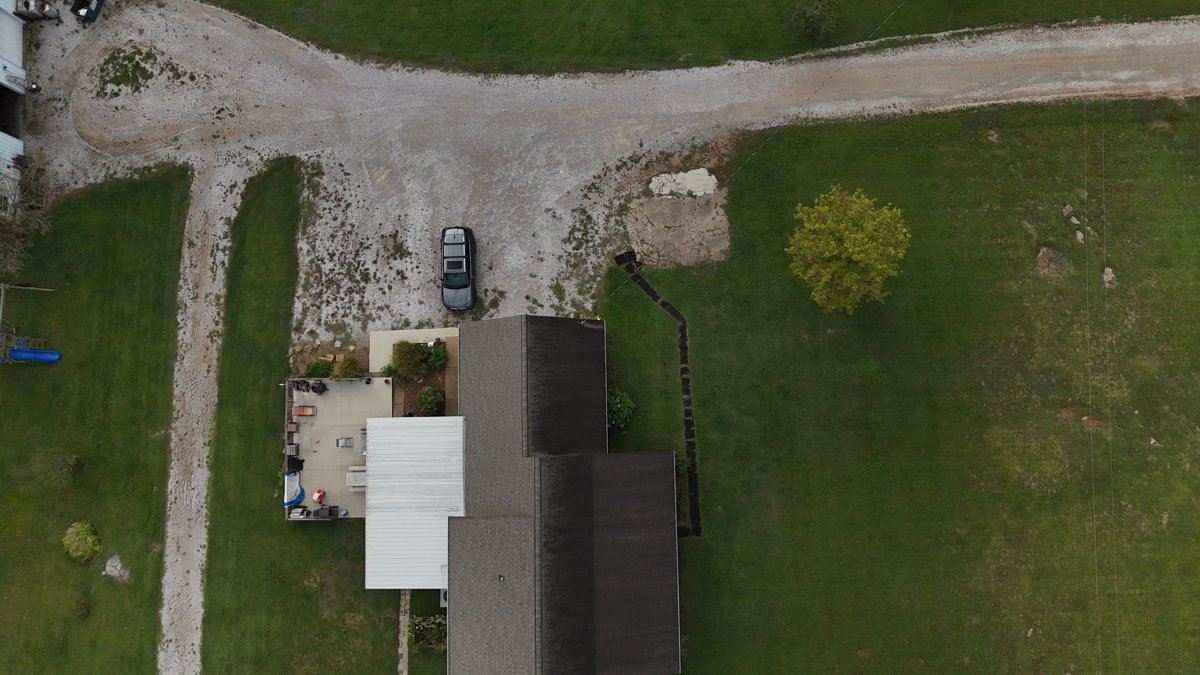 Drone 3d model of D A Automotive White Welding in logan aluminum gate Aerial drone 3d model in Lewisburg, Ky, US