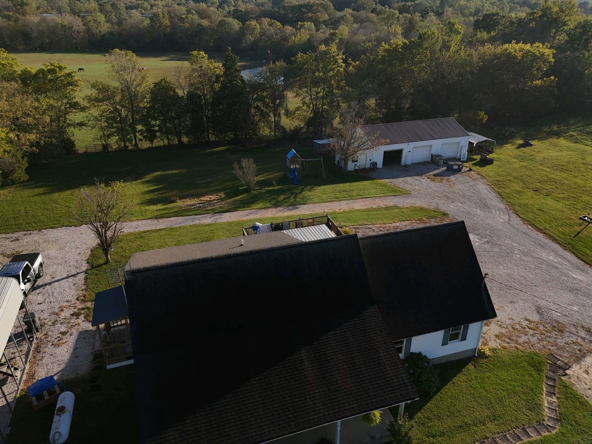 Drone 3d model of D A Automotive White Welding in logan aluminum gate Aerial drone 3d model in Lewisburg, Ky, US