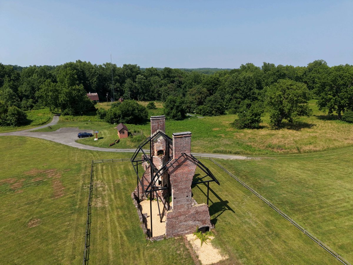 Thumbnail preview for 3D Drone Model of Java S Farm Ruins Tobacco Barn in Edgewater, Maryland, United States