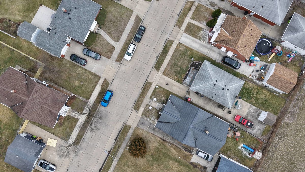 Drone 3d model of 123 Signs Wraps Metro by T Mobile in amazing real estate Aerial drone 3d model in Roseville, Mi, US