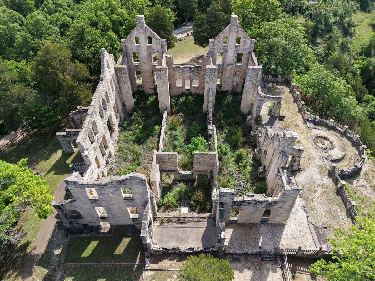 Drone 3d model of Ha Tonka Castle Ruins Dell Rim Trailhead in ha ha tonka Aerial drone 3d model in Camdenton, Mo, US