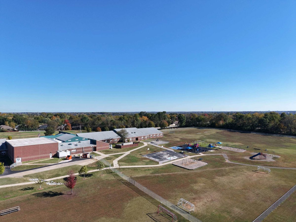 Drone 3d model of McBride Park Disc Golf Course Elementary School in elementary school Aerial drone 3d model in Greene County, Mo, US