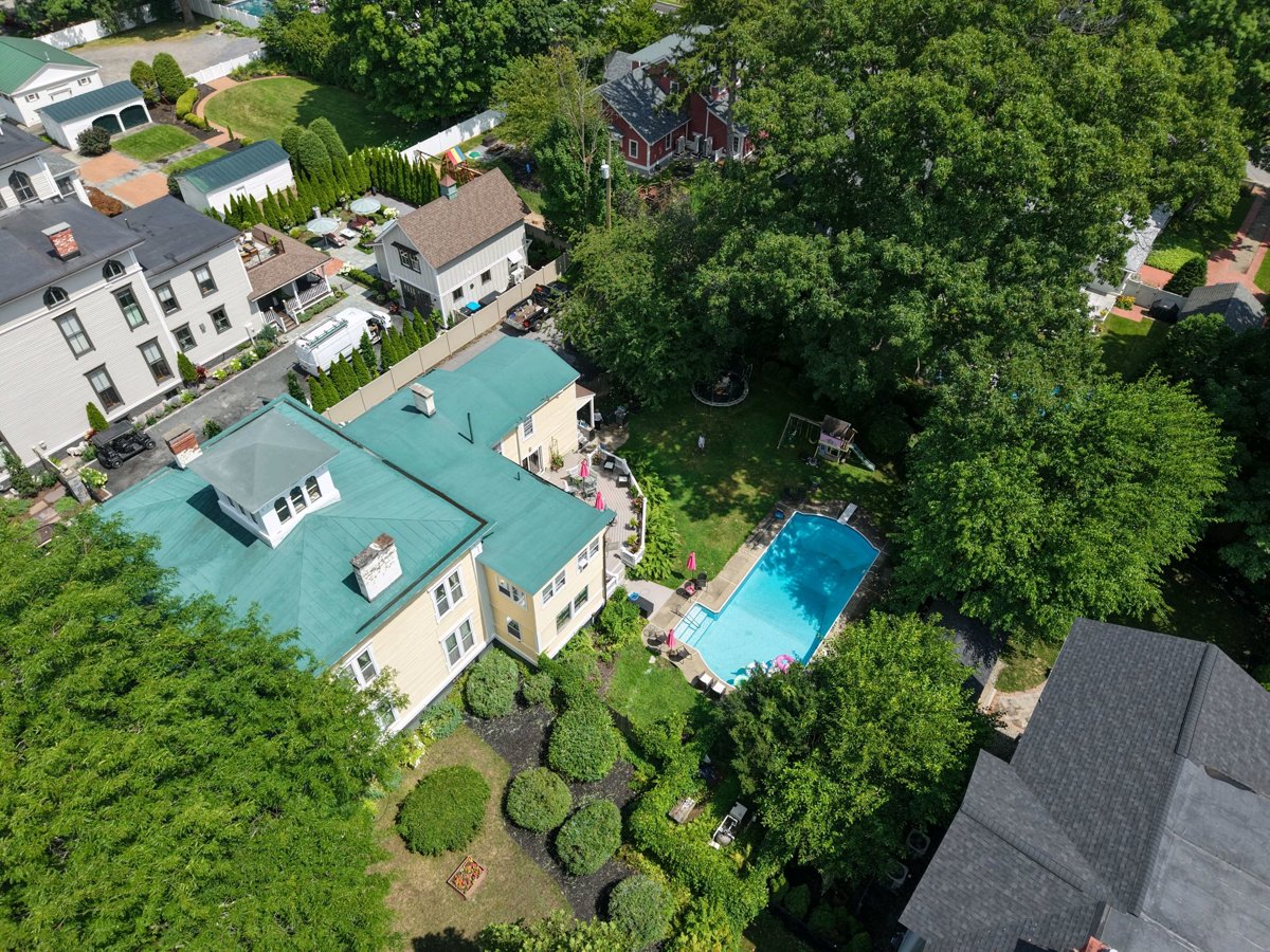 Thumbnail preview for 3D Drone Model of Leather Seal Community Court Hotel in Saratoga Springs, New York, United States