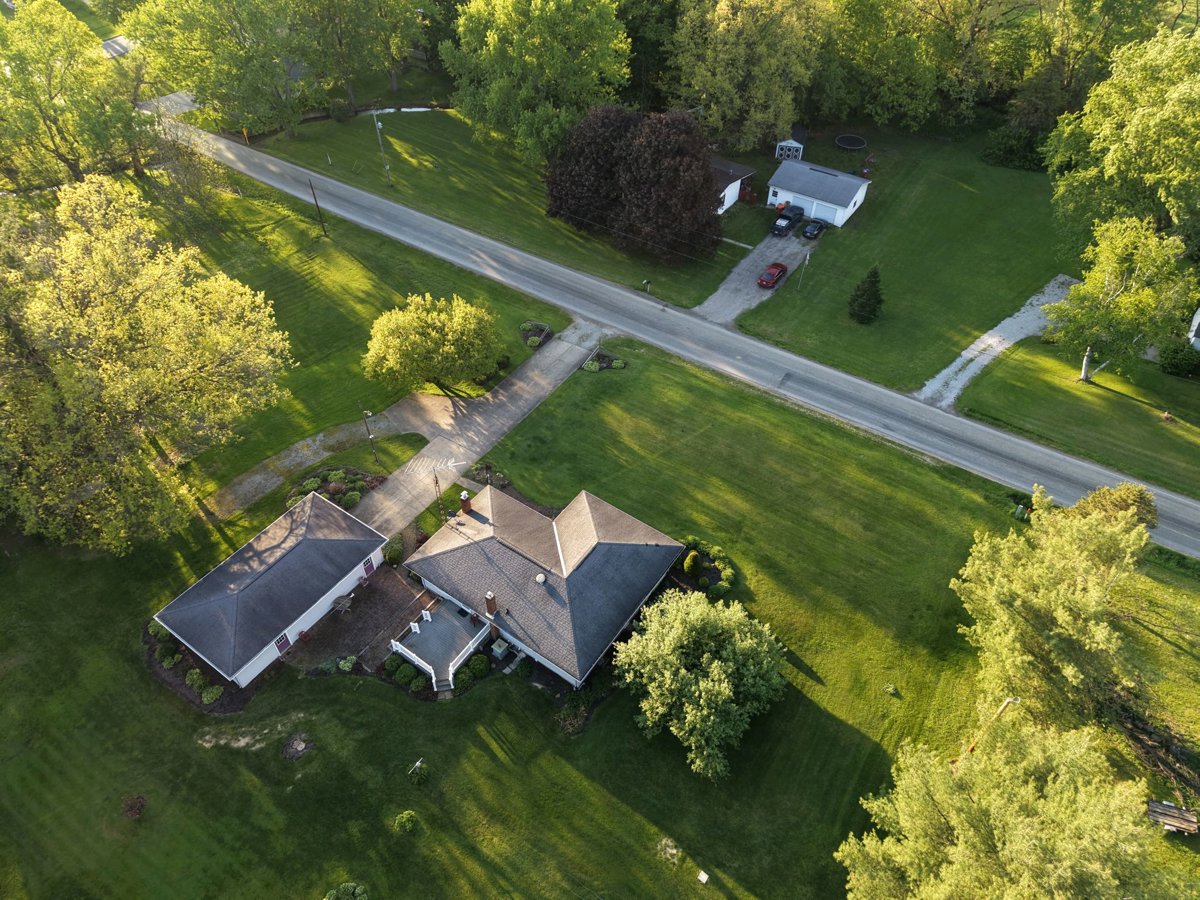 Drone 3d model of R J Farms Inc Mama Kitty Knick Knacks Bijouterie in hidden ariel resort Aerial drone 3d model in West Salem, Oh, US
