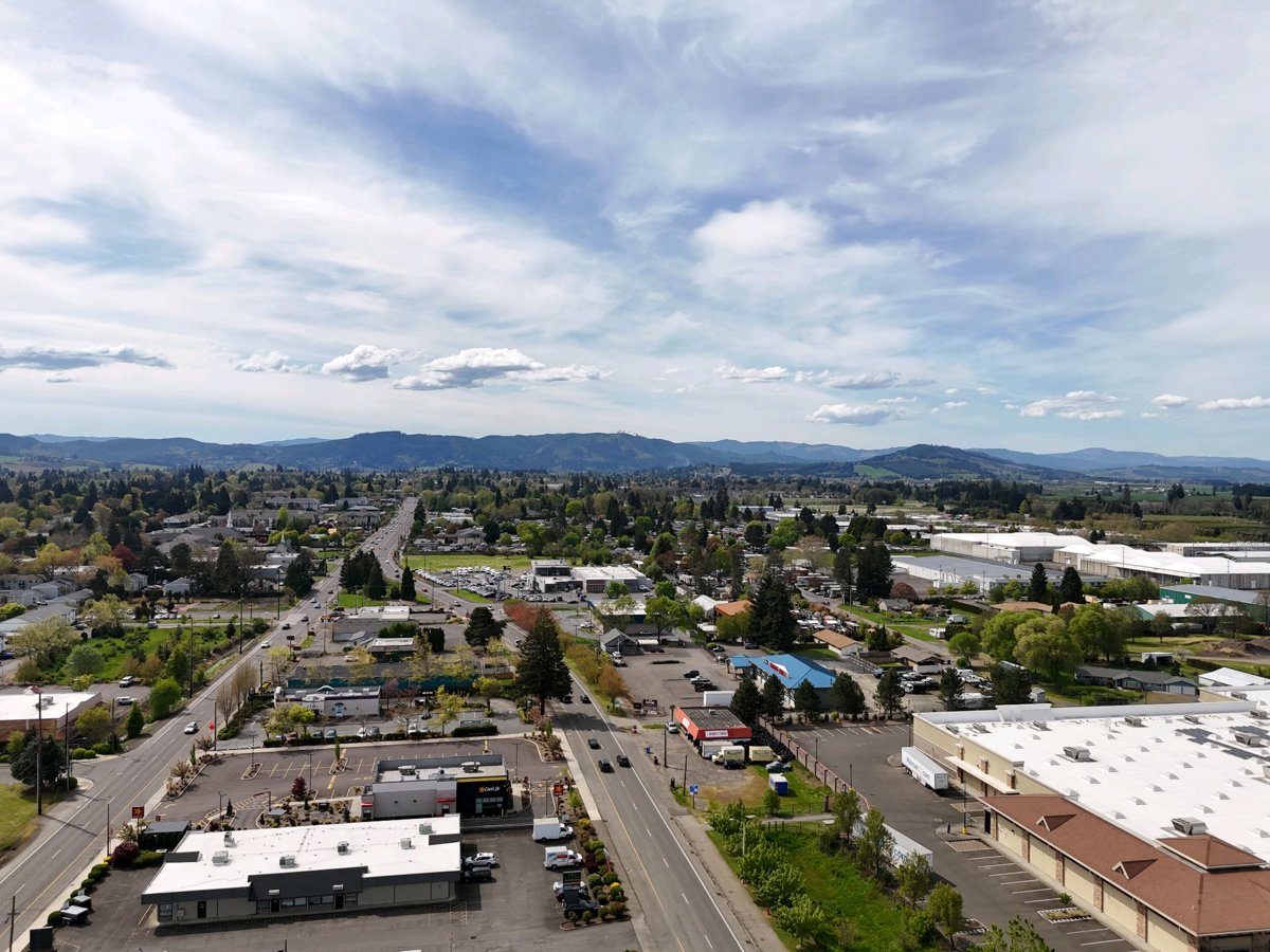 Drone 3d model of Baseline St S 4th Chase Bank in custom cabinets Aerial drone 3d model in Cornelius, Or, US