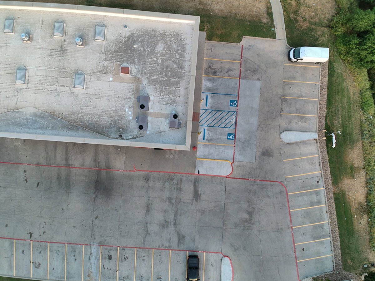 Thumbnail preview for 3D Drone Model of Discount Tire Verizon in Laredo, Texas, United States