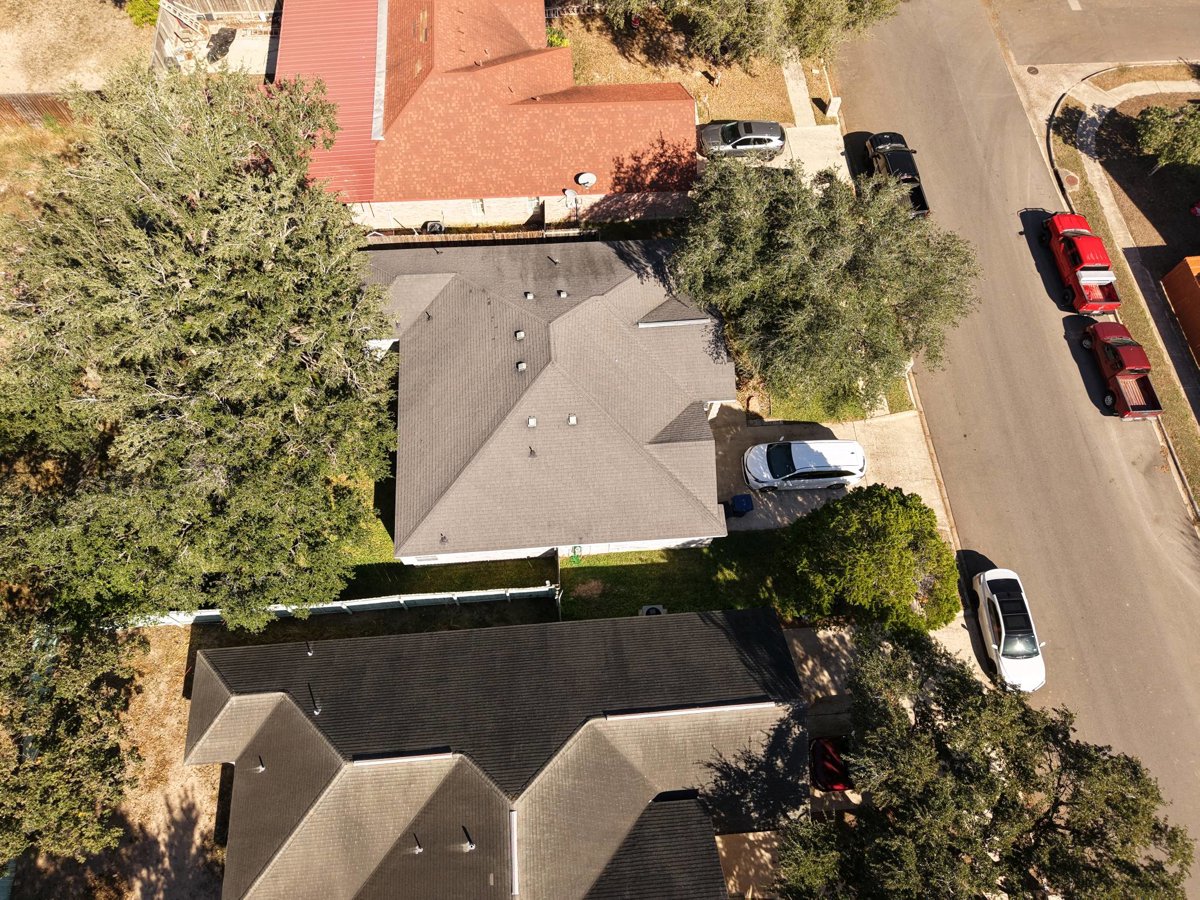 Drone 3d model of Roofsmart Co Kangen Alkaline Water of in Regency Park Estates Aerial drone 3d model in McAllen, Tx, US