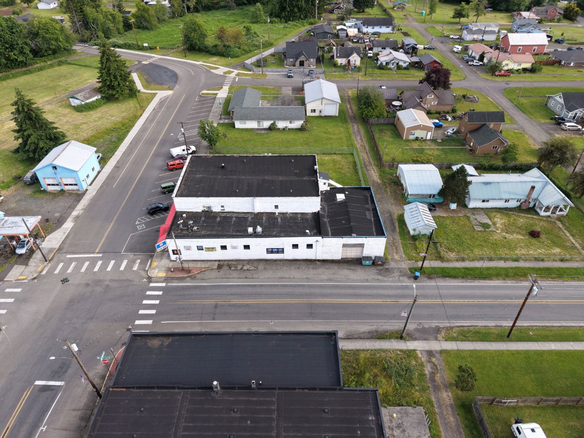 Drone 3d model of Country Market Magruder Heating and Cooling Aerial drone 3d model in Pe Ell, Wa, US